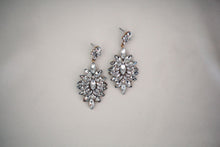 Load image into Gallery viewer, Vega Earrings