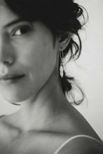 Load image into Gallery viewer, pearl earring, wedding accessory, freshwater pearl earring